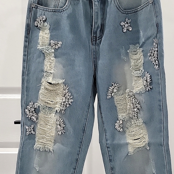 Lea & Viola Embellished Boyfriend Jeans - Picture 4 of 9